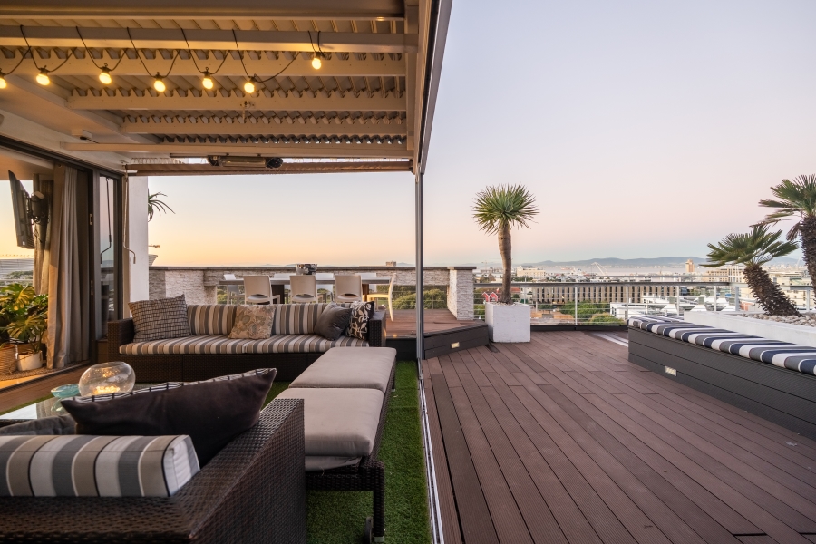 To Let 2 Bedroom Property for Rent in Green Point Western Cape